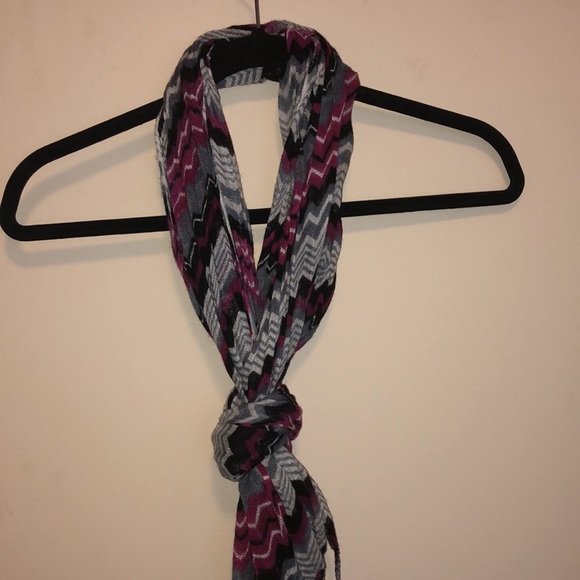 BCBG Max Azria / Miley Cyrus Chevron Scarf - Picture 5 of 5